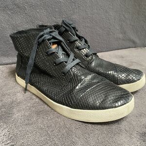 Tom’s Black Leather Hightop Sneaker Booties Shoes  Women’s Size 8 US Lace Up